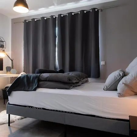 ☆ Stylisches In ☆ Direkt Am St. Antonius-hospital ☆ Zentral Gelegen *