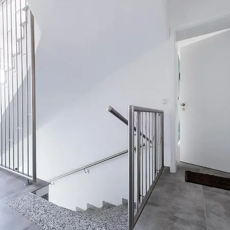 דירה ☆ Stylisches In ☆ Direkt Am St. Antonius-hospital ☆ Zentral Gelegen גרונאו